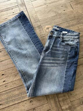 NWOT Jeaniologie Mid Rise Flare Jeans, size 8.